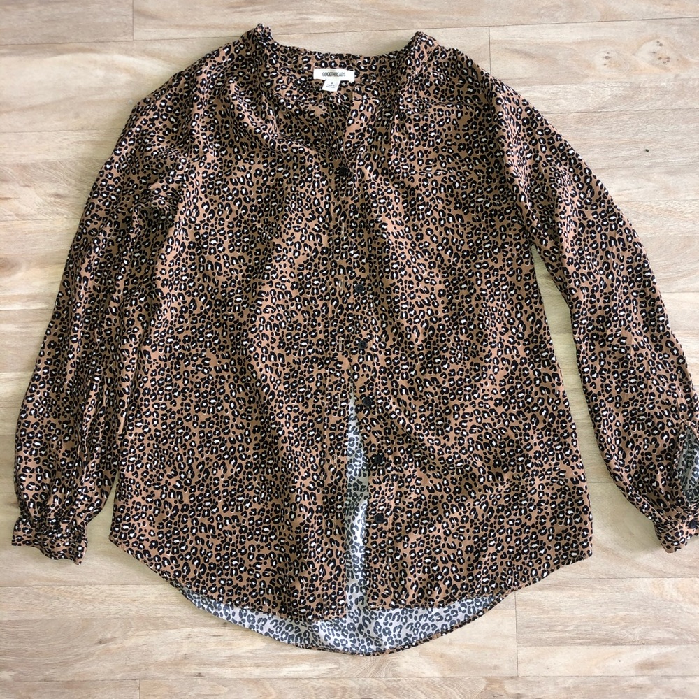 ♦️ 5 for $25! ♦️Animal leopard print button up top